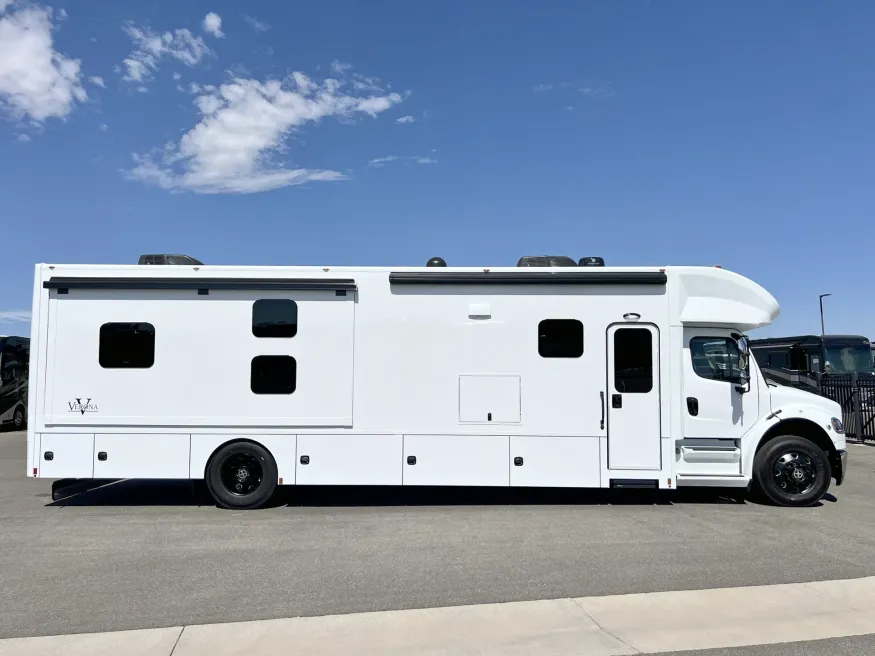 2024 Renegade Verona 40VBH | Photo 3 of 30