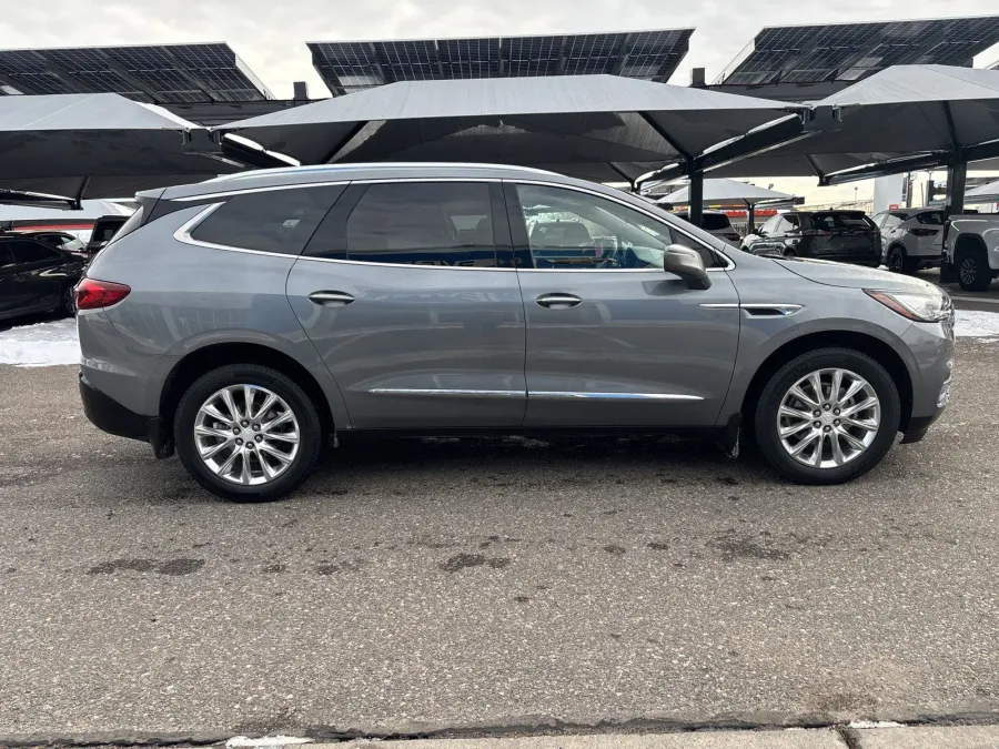 2018 Buick Enclave Premium | Photo 5 of 26