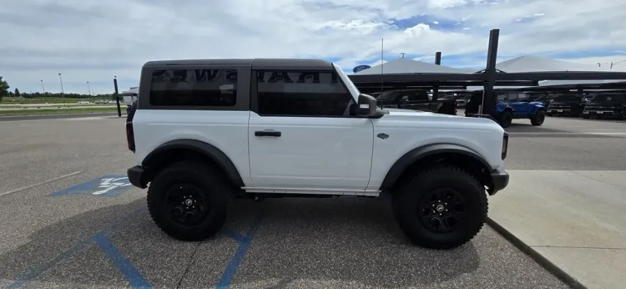 2023 Ford Bronco | Photo 4 of 29