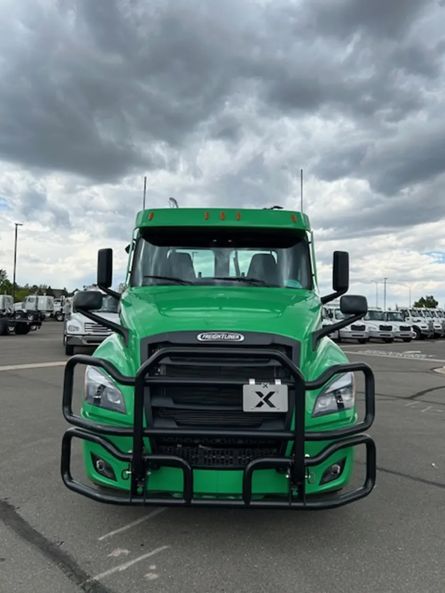 2025 Freightliner Cascadia 126 | Photo 2 of 17