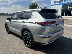 2024 Mitsubishi Outlander | Thumbnail Photo 2 of 22