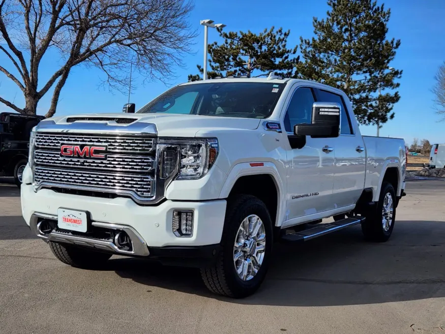 2020 GMC Sierra 2500HD Denali | Photo 3 of 33