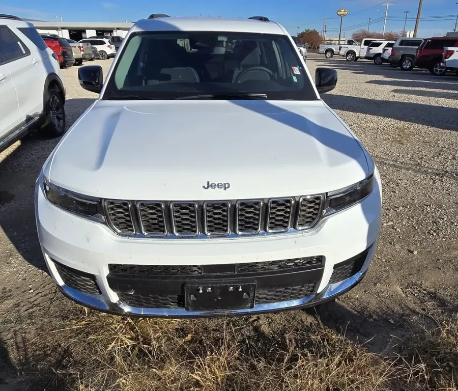 2023 Jeep Grand Cherokee L | Photo 1 of 3