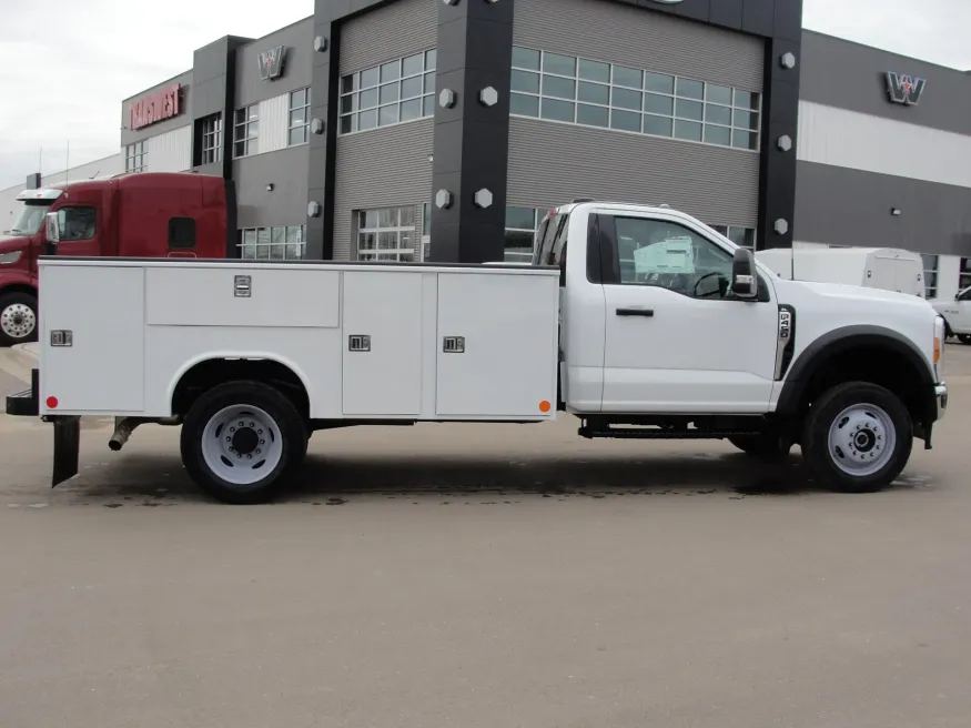 2023 Ford F-450 | Photo 6 of 15