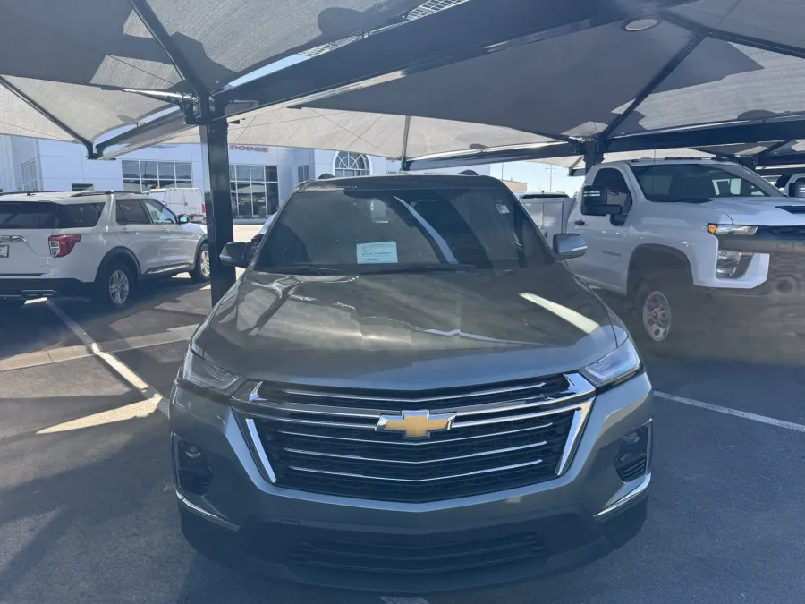 2023 Chevrolet Traverse LT Leather | Photo 7 of 19