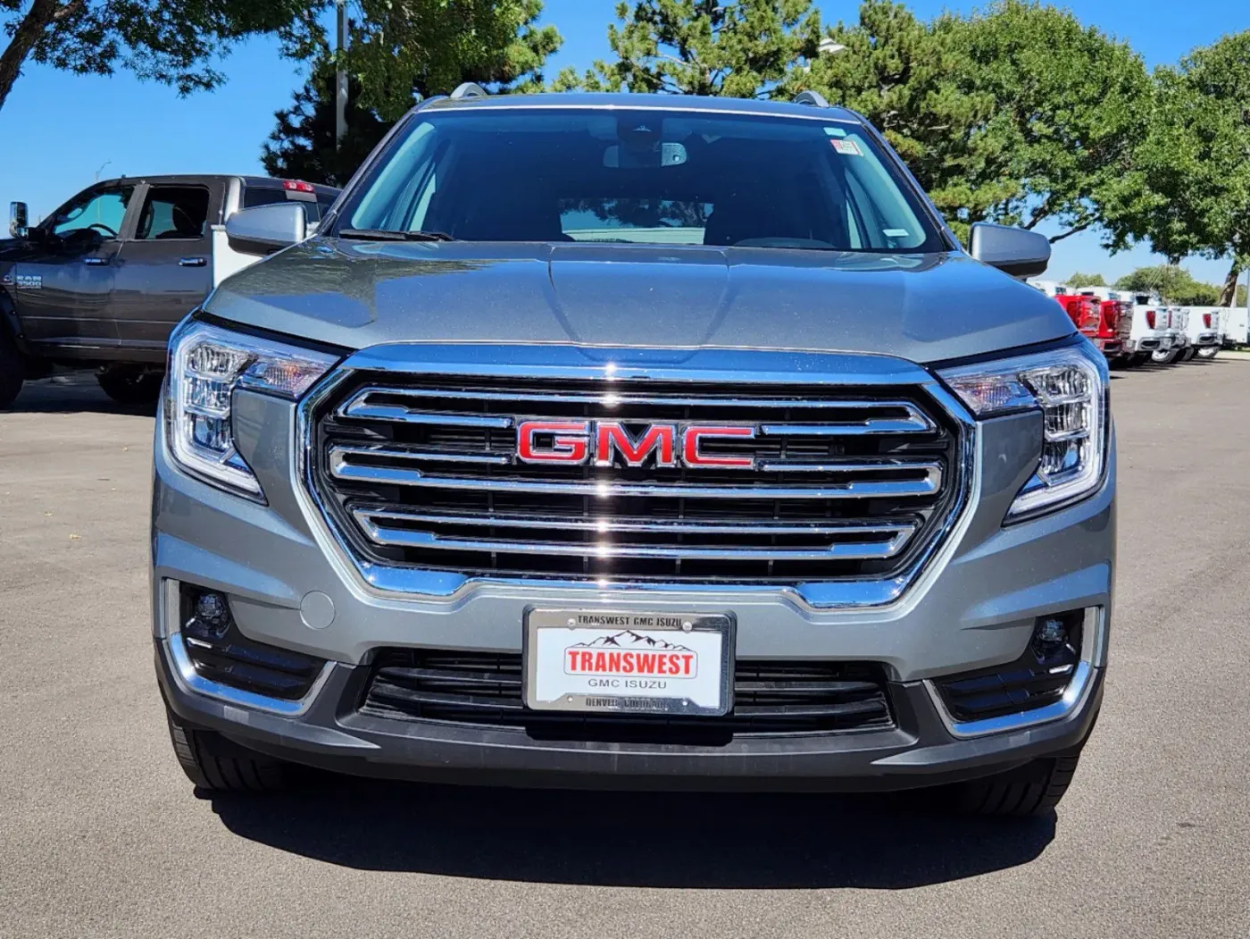 2024 GMC Terrain SLT | Photo 4 of 27