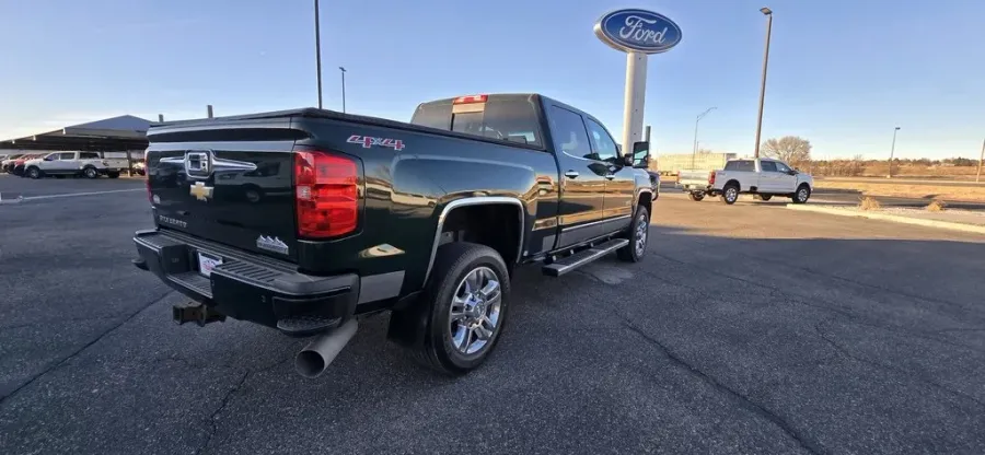 2015 Chevrolet Silverado 2500HD | Photo 6 of 35