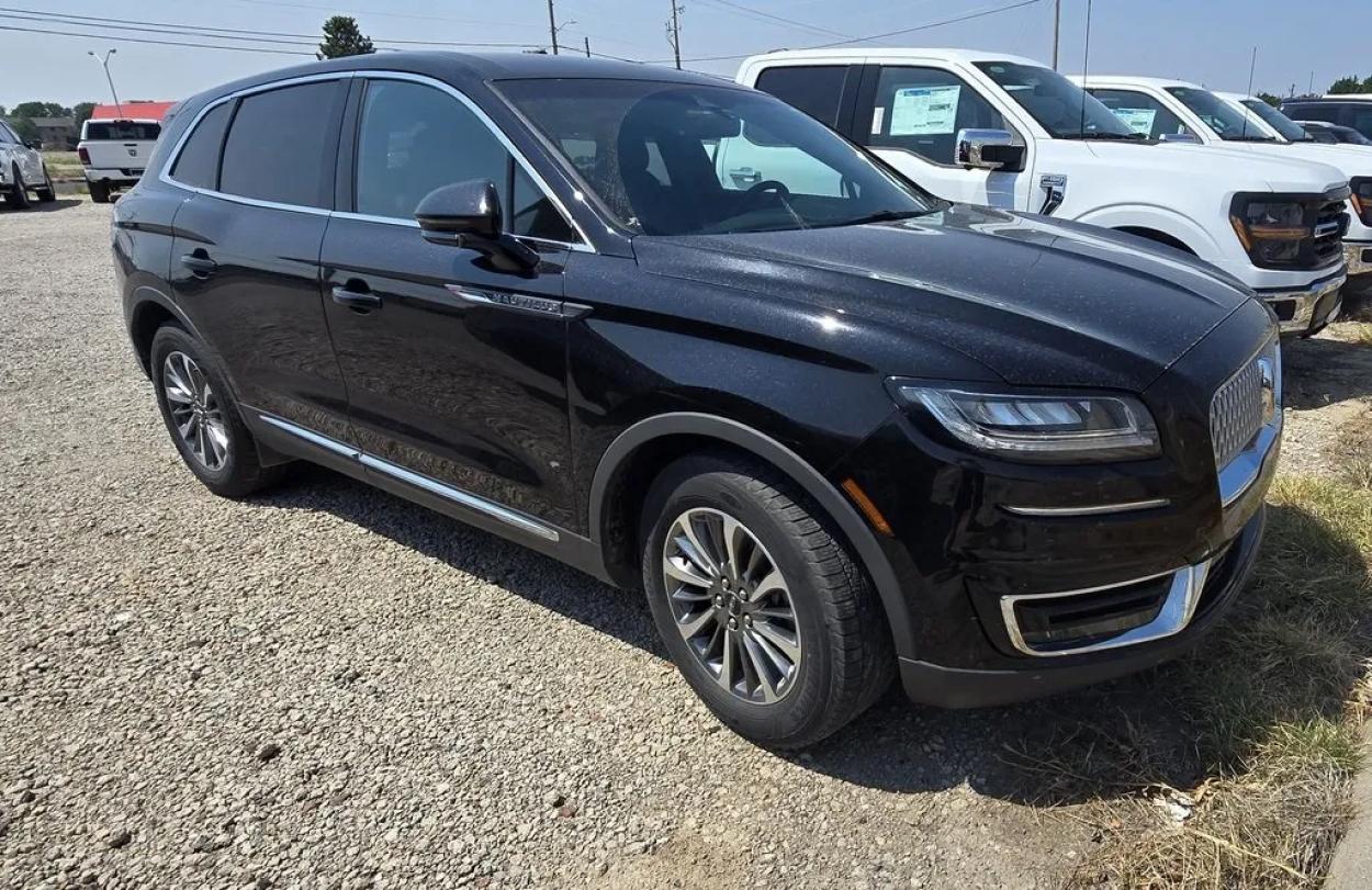 2019 Lincoln Nautilus | Photo 2 of 3