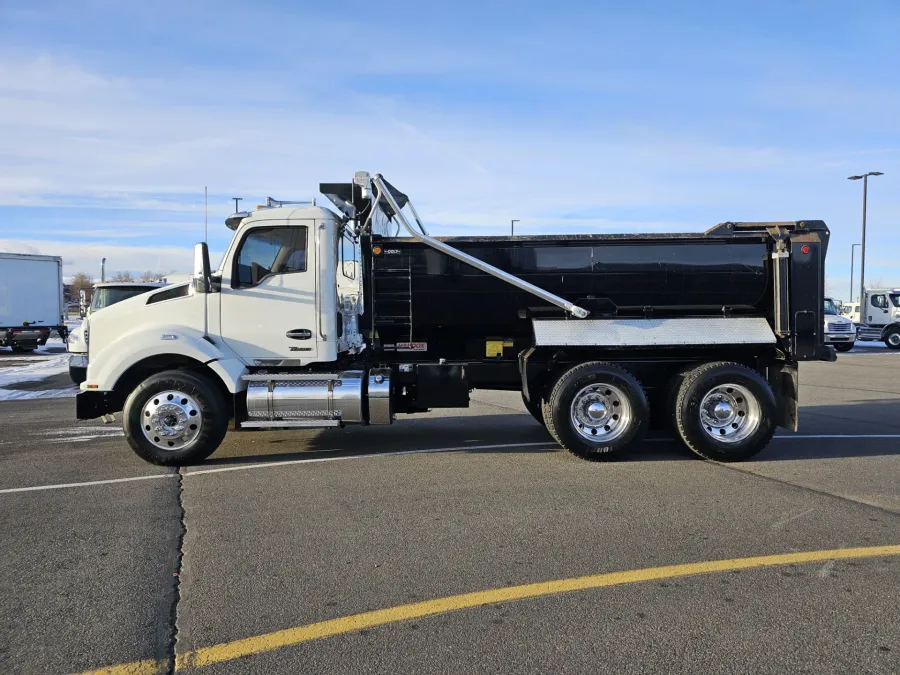 2023 Kenworth T880 | Photo 4 of 17