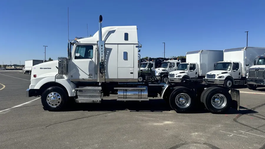 2020 Western Star 4900SA | Photo 8 of 25