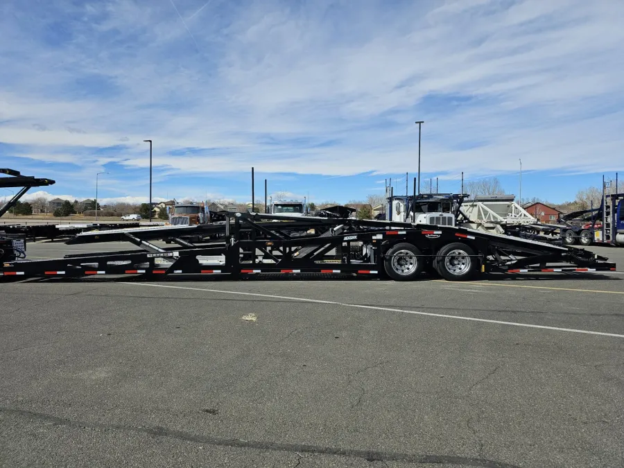 2023 Peterbilt 389 | Photo 26 of 34