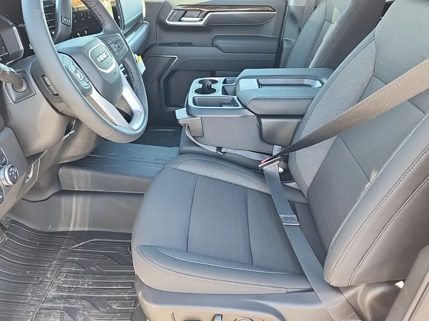 2025 GMC Sierra 1500 Elevation | Photo 5 of 25