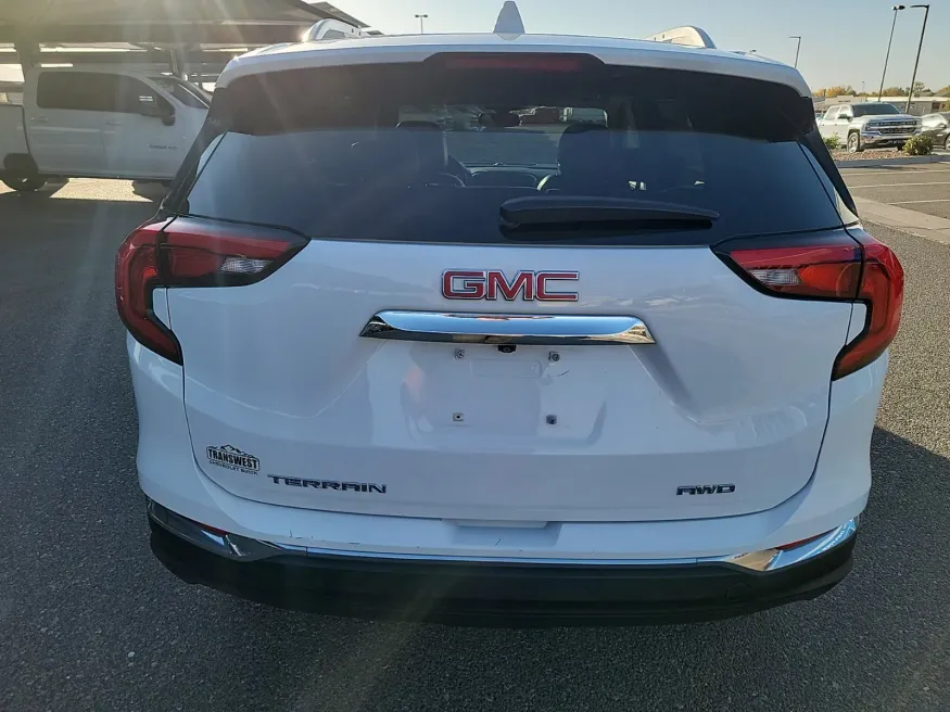 2019 GMC Terrain SLT | Photo 3 of 18