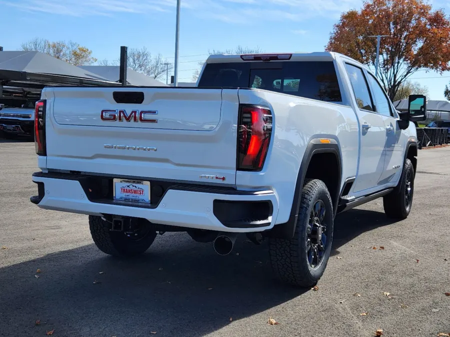 2025 GMC Sierra 2500HD AT4 | Photo 2 of 31