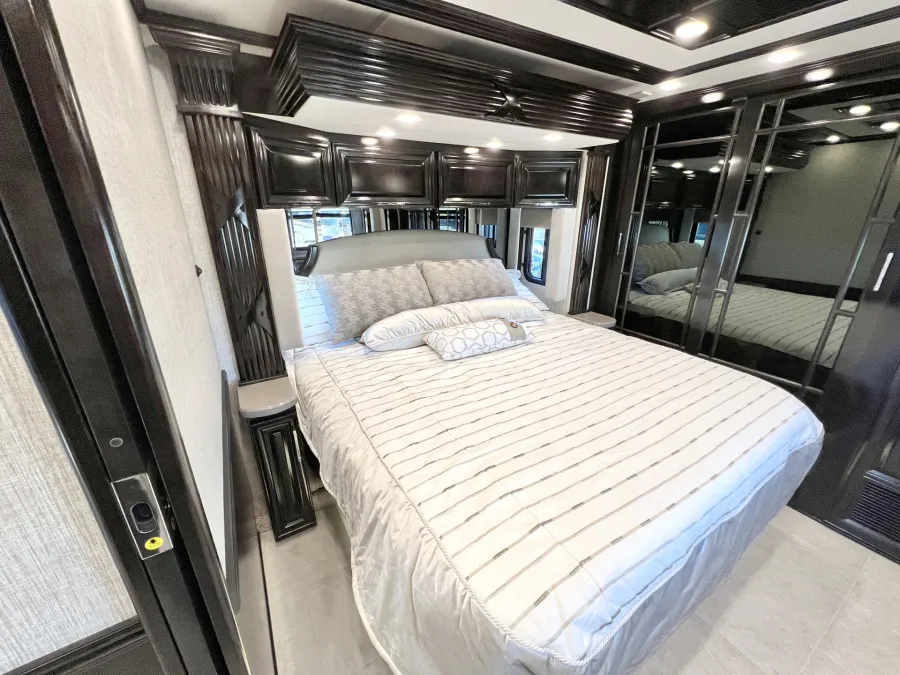 2023 Newmar Supreme Aire 4061 | Photo 17 of 35