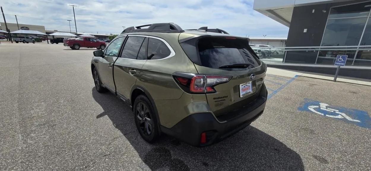 2021 Subaru Outback | Photo 6 of 31