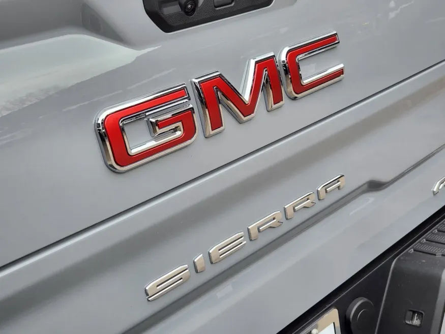 2025 GMC Sierra 1500 AT4 | Photo 13 of 31