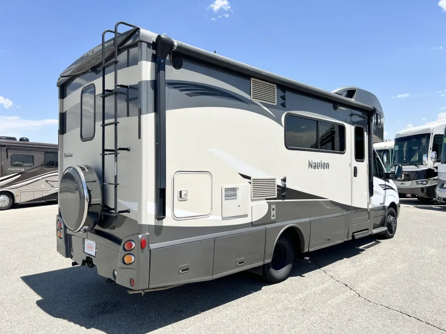 2016 Winnebago Navion 24M | Photo 15 of 22