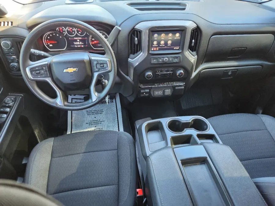 2022 Chevrolet Silverado 2500HD Custom | Photo 11 of 31