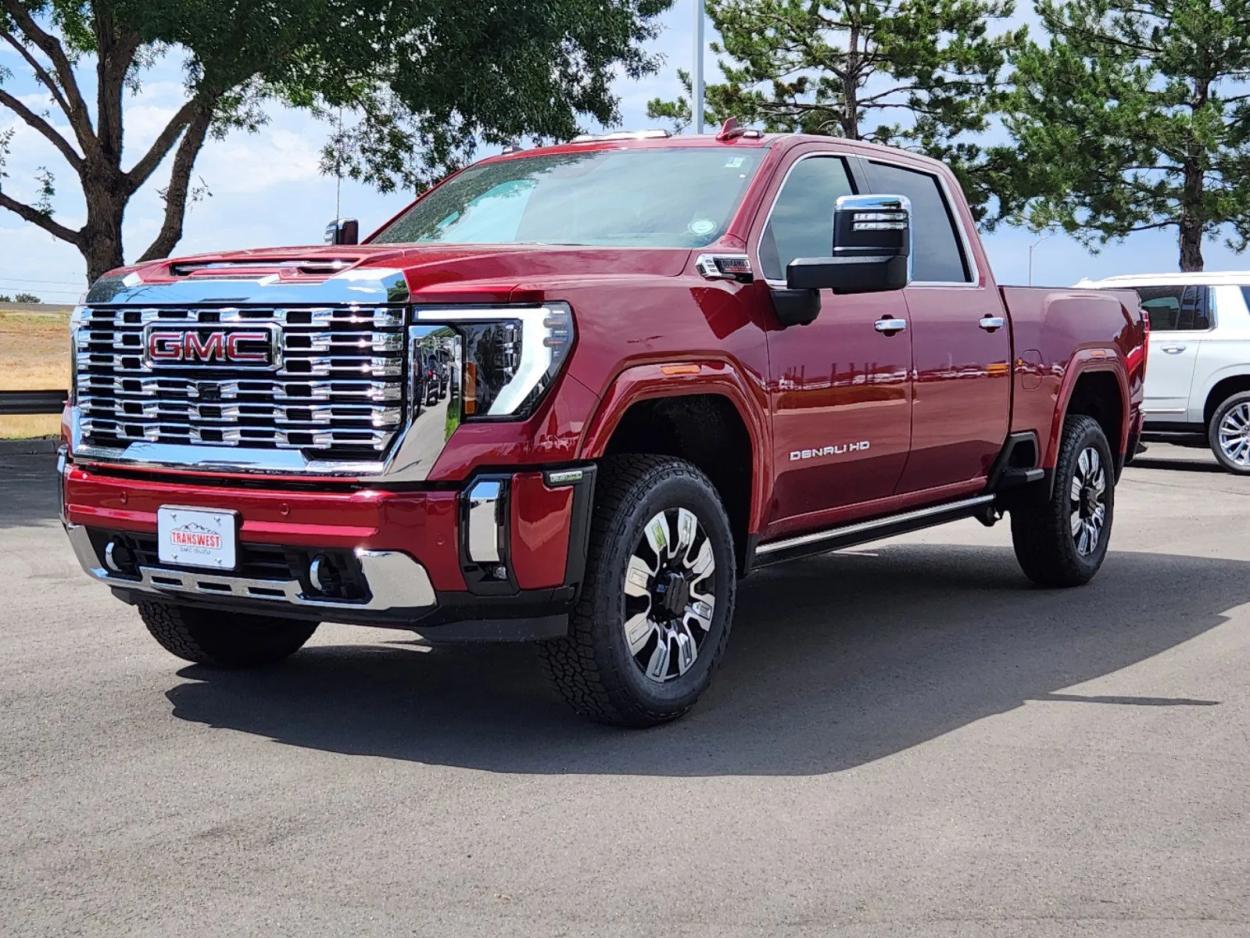 2024 GMC Sierra 2500HD Denali | Photo 3 of 28