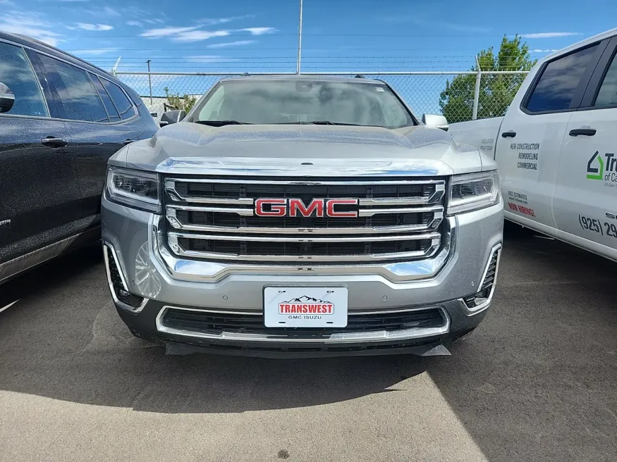 2023 GMC Acadia SLT | Photo 1 of 3