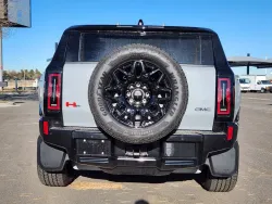 2025 GMC HUMMER EV SUV 2X | Thumbnail Photo 13 of 30