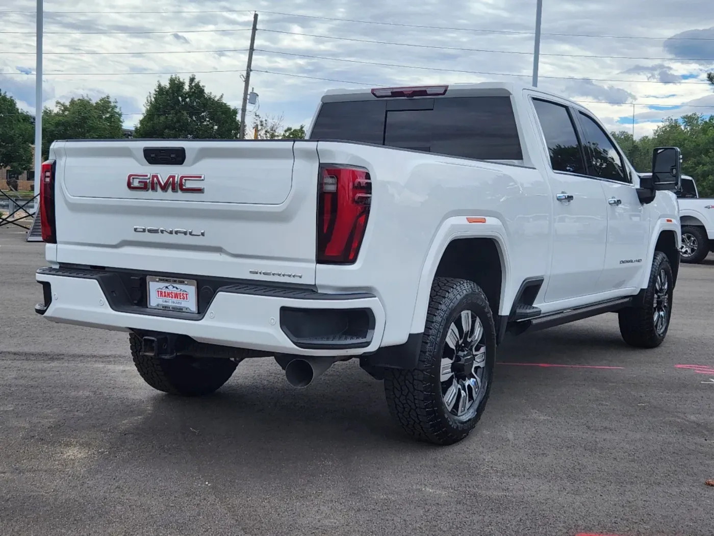 2024 GMC Sierra 3500HD Denali | Photo 2 of 32