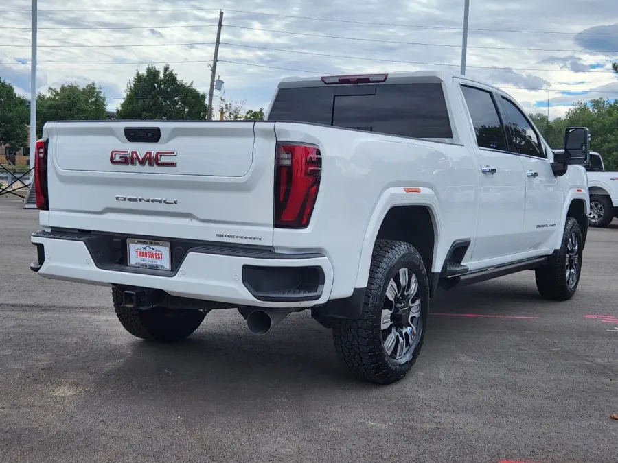 2024 GMC Sierra 3500HD Denali | Photo 2 of 32