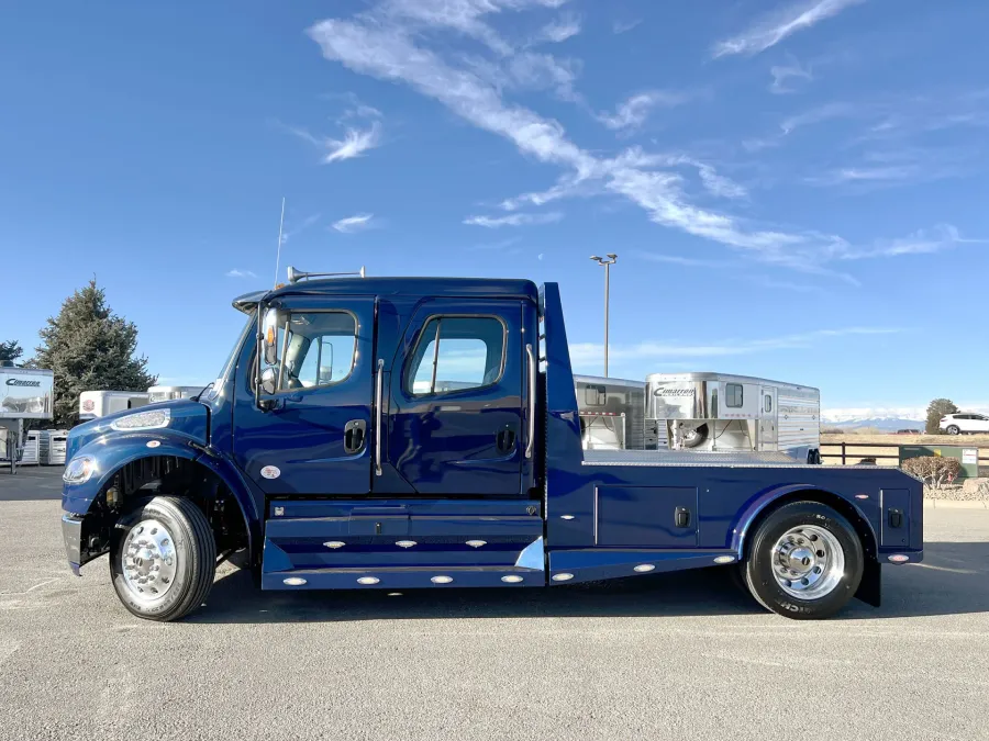 2023 Freightliner M2 106 Summit Hauler | Photo 3 of 26