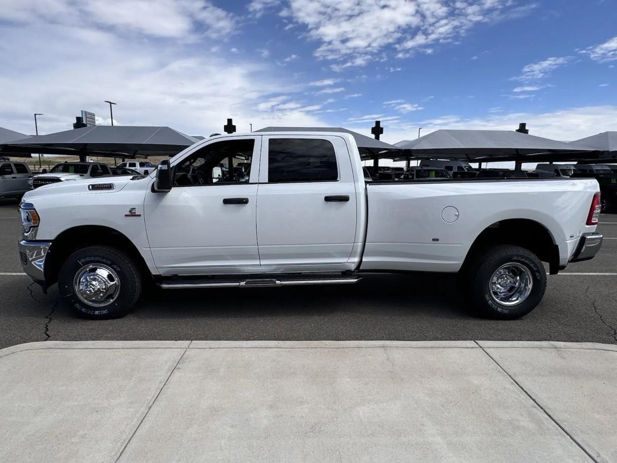 2024 RAM 3500 Tradesman | Photo 4 of 16