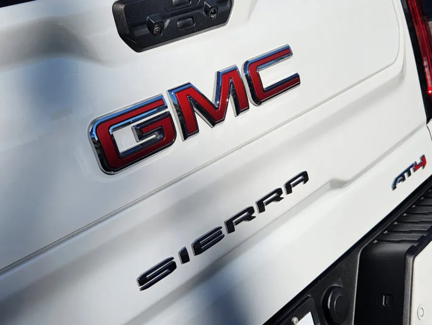 2023 GMC Sierra 1500 AT4 | Photo 13 of 31