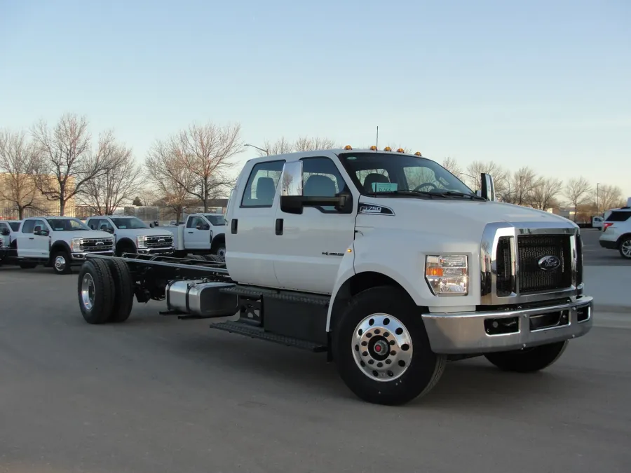 2024 Ford F750 | Photo 7 of 11