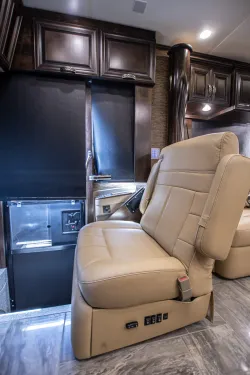 2015 Newmar London Aire 4503 | Thumbnail Photo 12 of 14