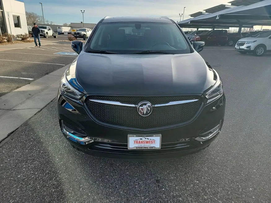 2021 Buick Enclave Essence | Photo 9 of 21