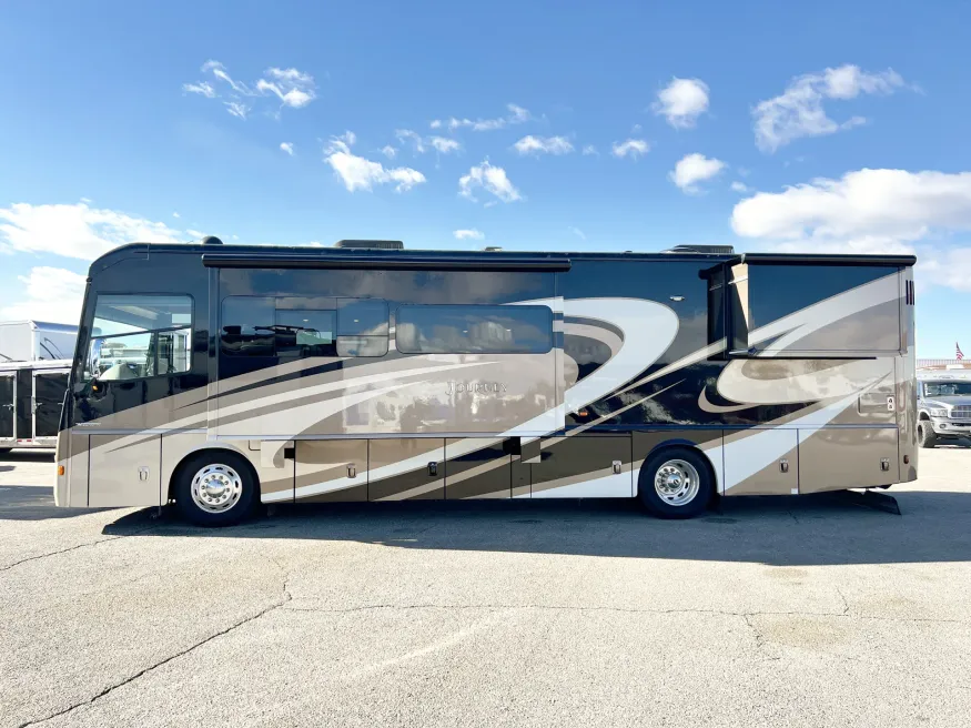 2016 Winnebago Journey 36M | Photo 20 of 29