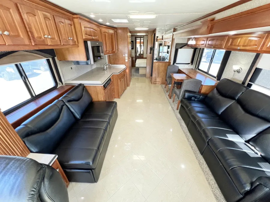 2008 Newmar Dutch Star 4317 | Photo 3 of 33