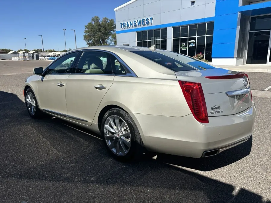 2014 Cadillac XTS Luxury | Photo 2 of 18