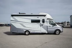 2025 Tiffin Wayfarer 25 XRW | Thumbnail Photo 1 of 16