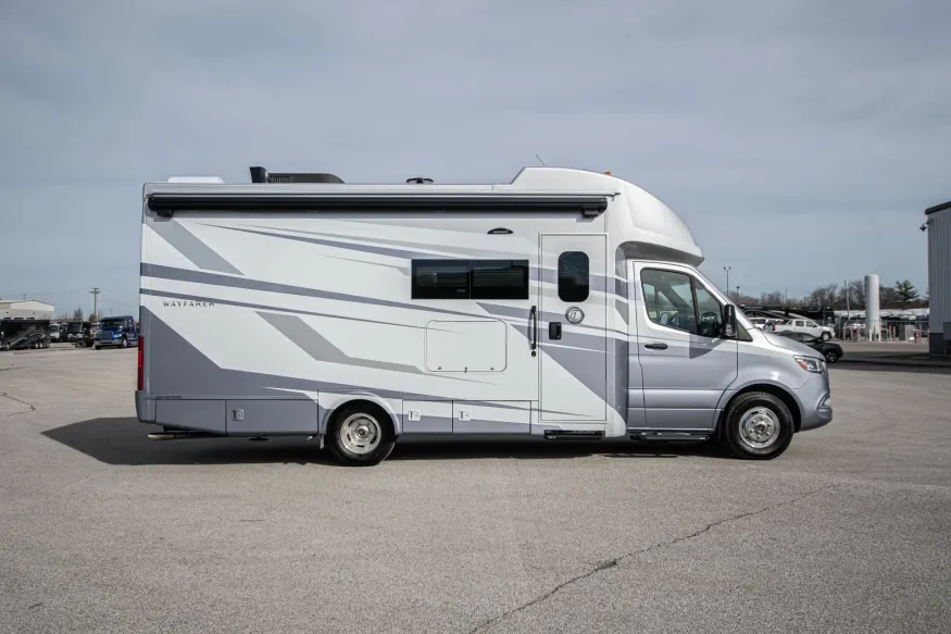 2025 Tiffin Wayfarer 25 XRW | Photo 1 of 16