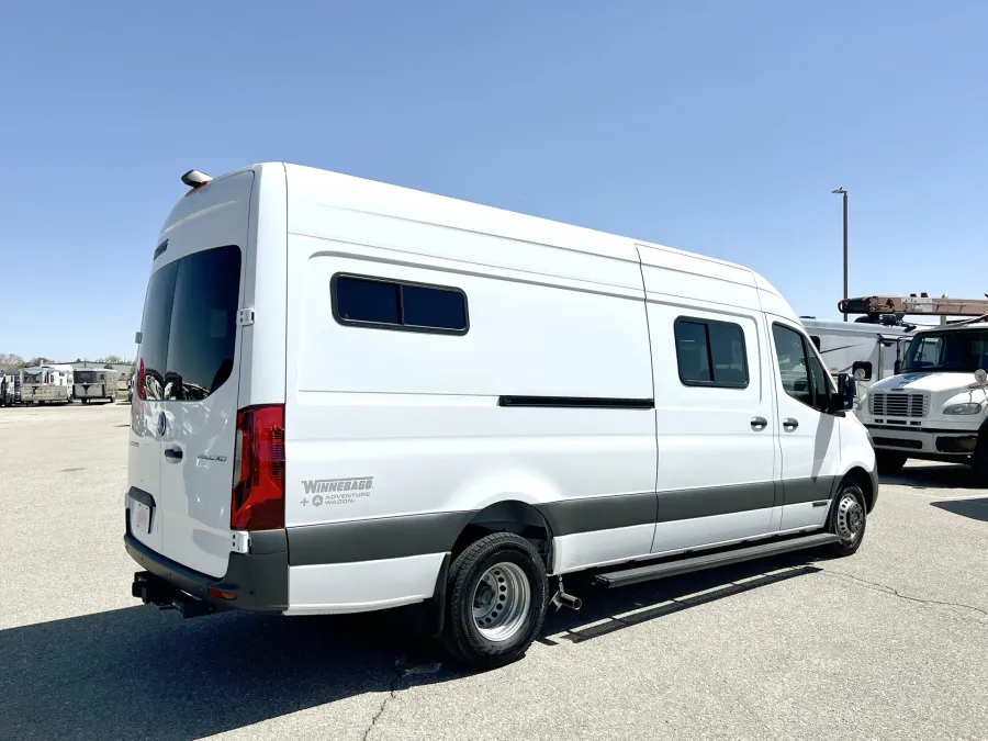 2023 Winnebago Adventure Wagon 70 SE | Photo 11 of 15