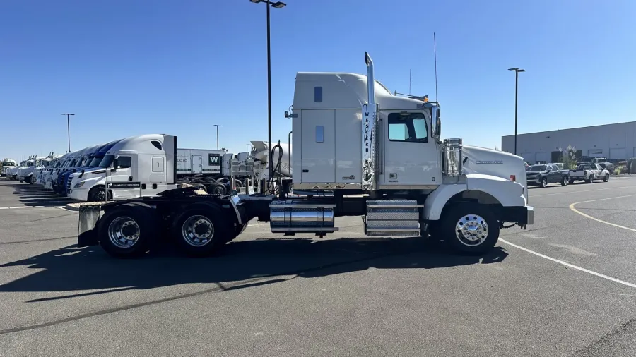 2020 Western Star 4900SA | Photo 4 of 25