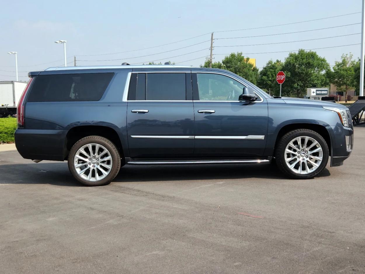 2019 Cadillac Escalade ESV Luxury 