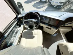 2020 Newmar London Aire 4543 | Thumbnail Photo 6 of 31