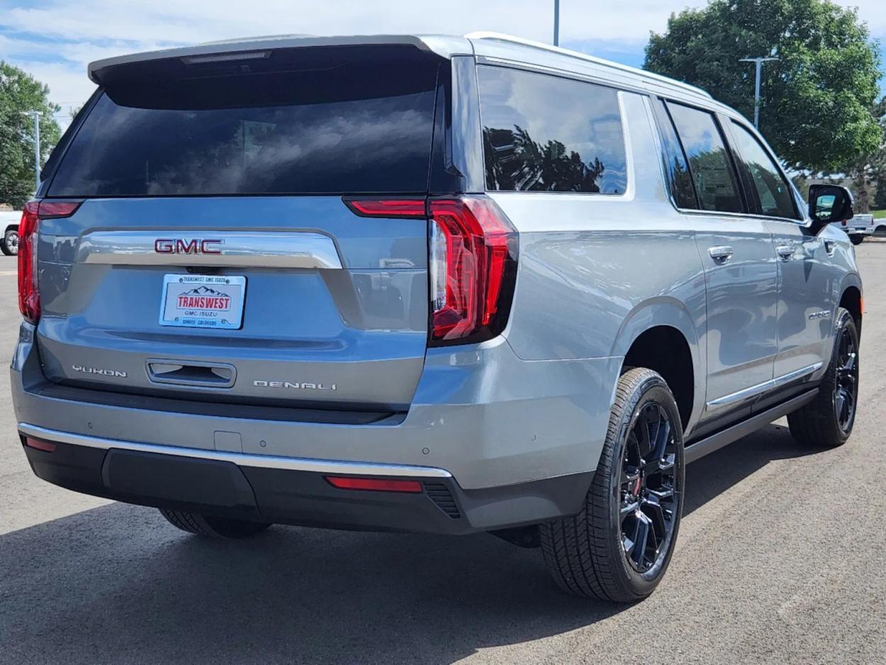 2024 GMC Yukon XL Denali | Photo 2 of 31