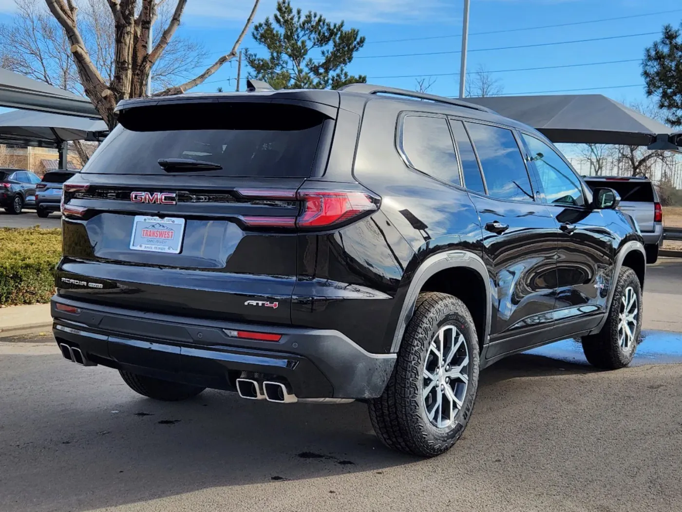 2025 GMC Acadia AWD AT4 | Photo 2 of 31