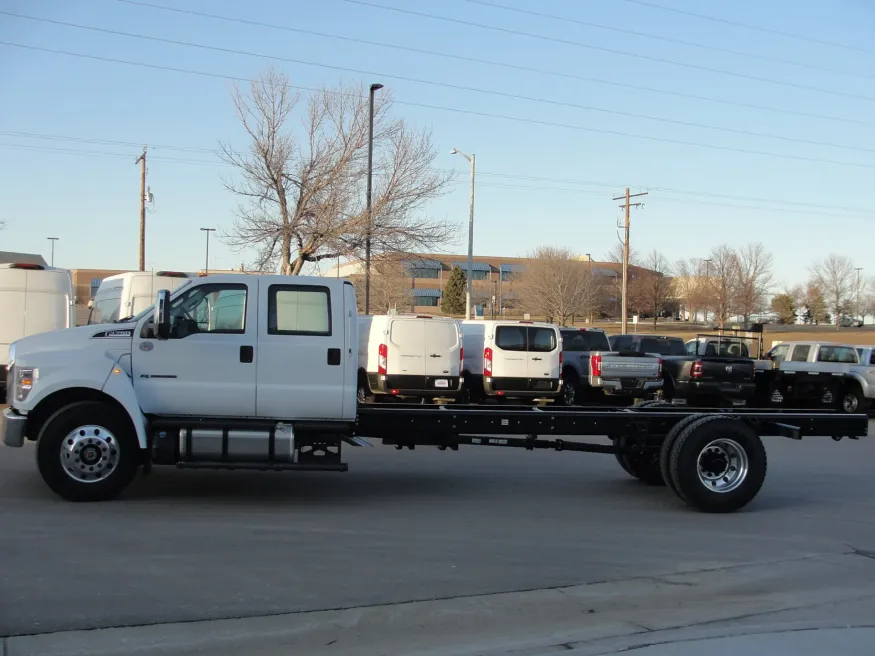 2024 Ford F750 | Photo 2 of 11