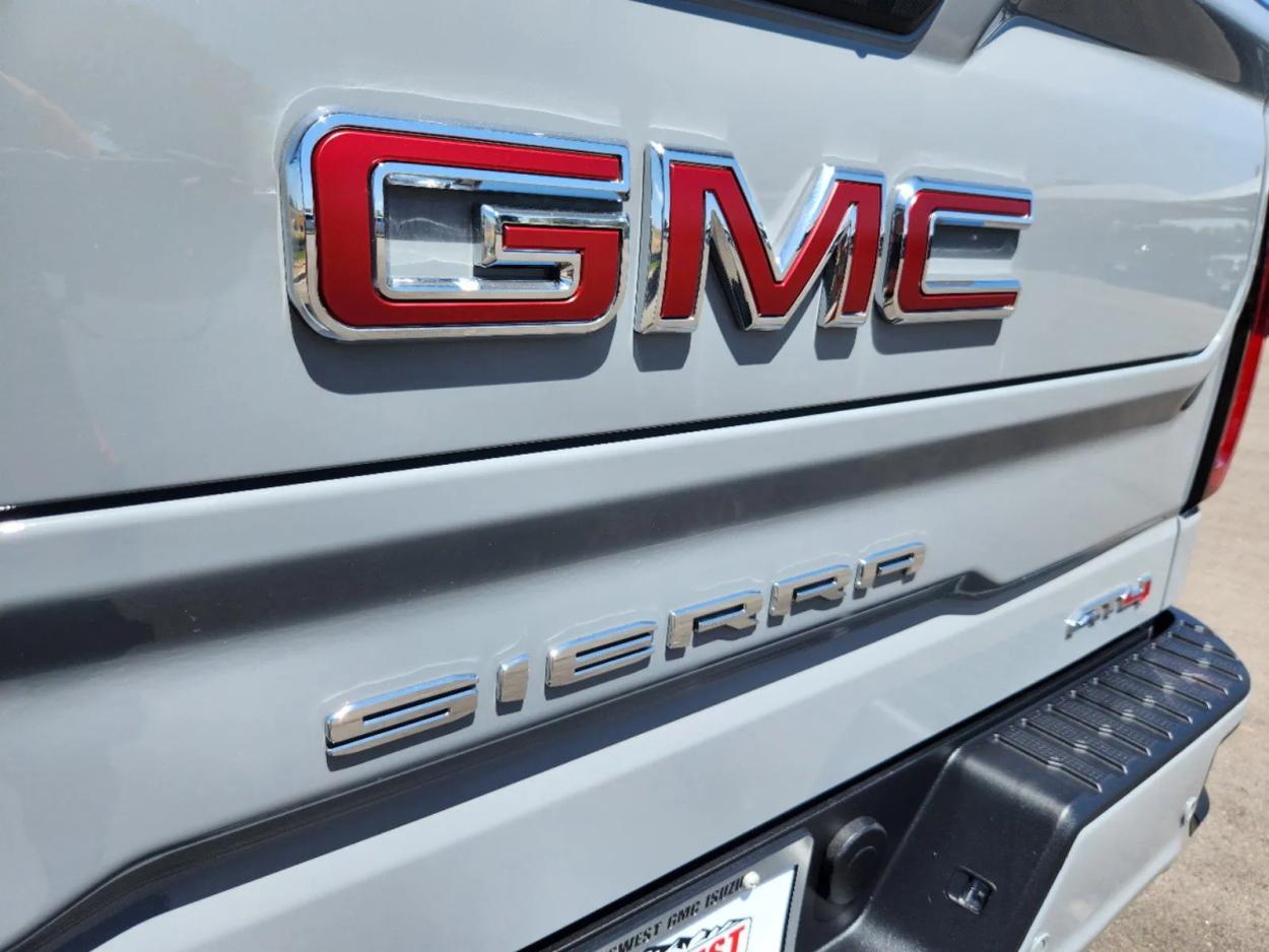 2024 GMC Sierra 1500 AT4 | Photo 13 of 29