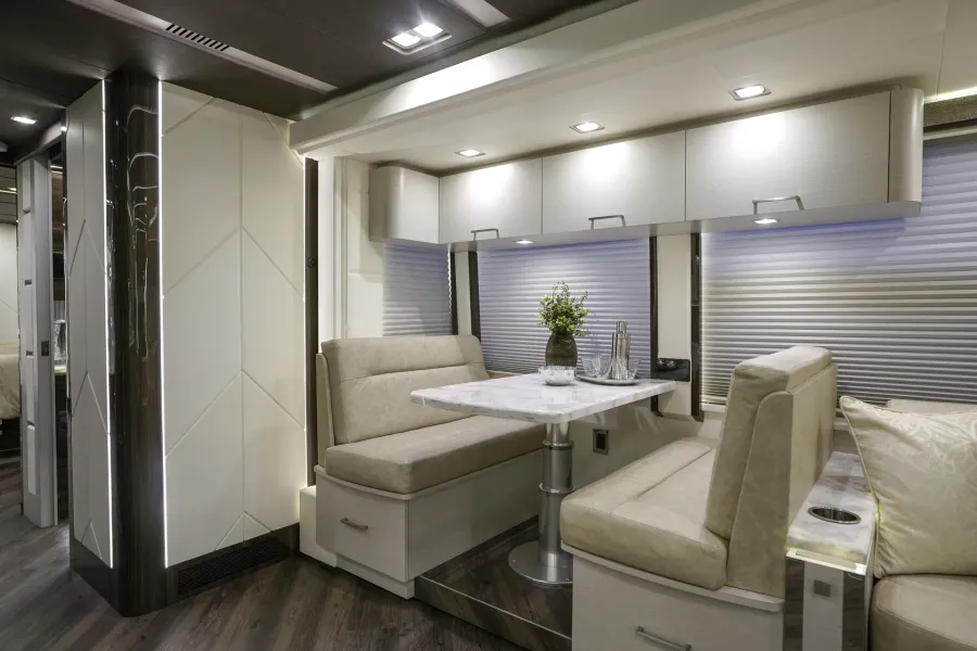 2024 Emerald Prevost H3-45 | Photo 5 of 24