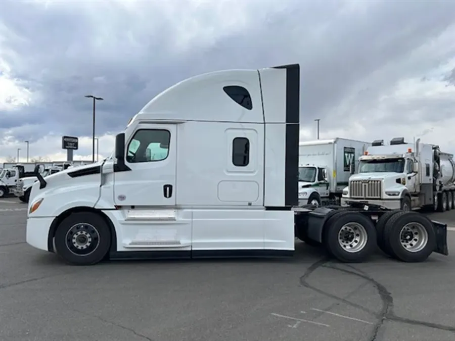 2026 Freightliner Cascadia 126 | Photo 3 of 18