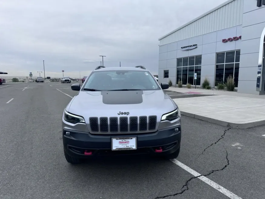 2021 Jeep Cherokee Trailhawk | Photo 2 of 17